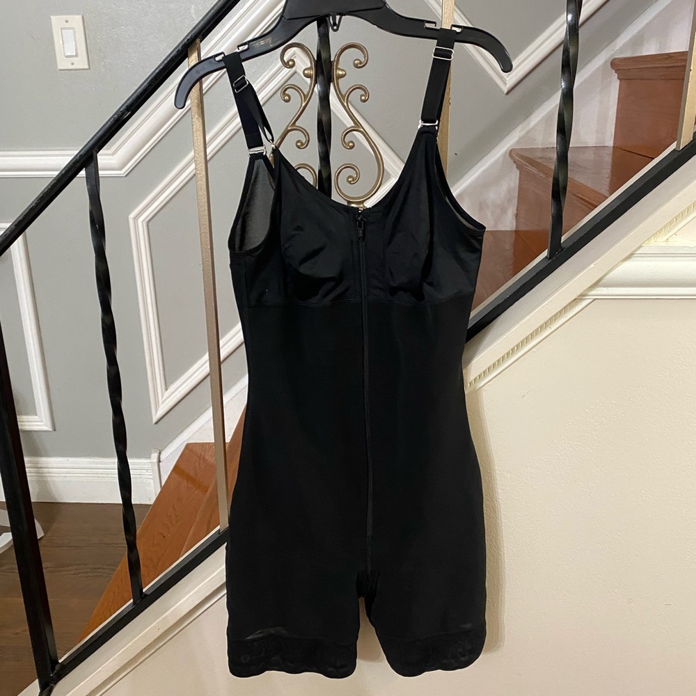 Yianna Front Zip Full Bust Mid-Thigh Faja Bodysuit - Picture 3 of 10
